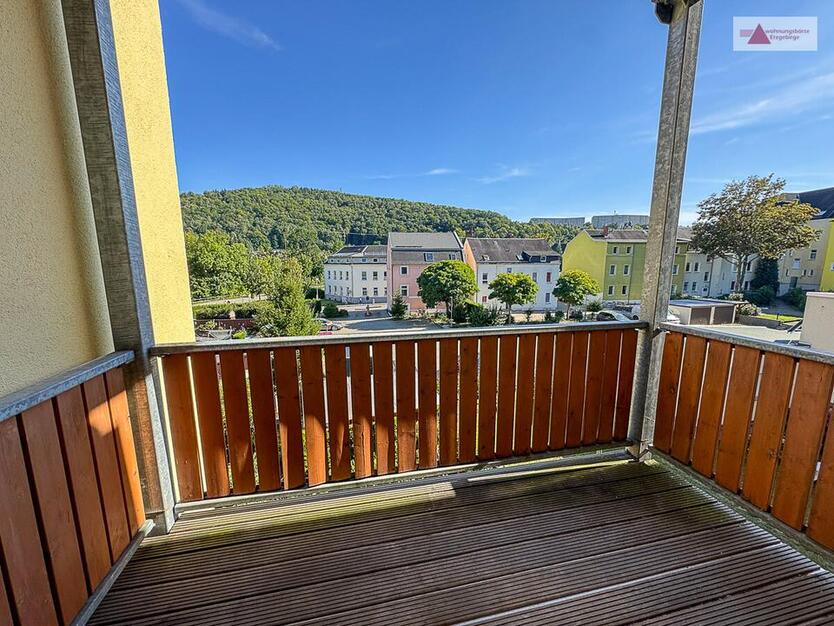 Schicke 2-Raum-Wohnung mit Balkon & Einbauküche in ruhiger, aber zentraler Lage von Aue