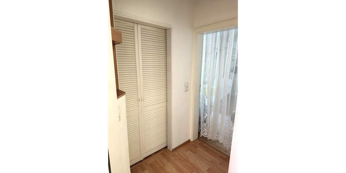 Kleine Gewerbefläche für Büro oder Praxis mit Einbauküche in rückwärtiger Citylage zimmer