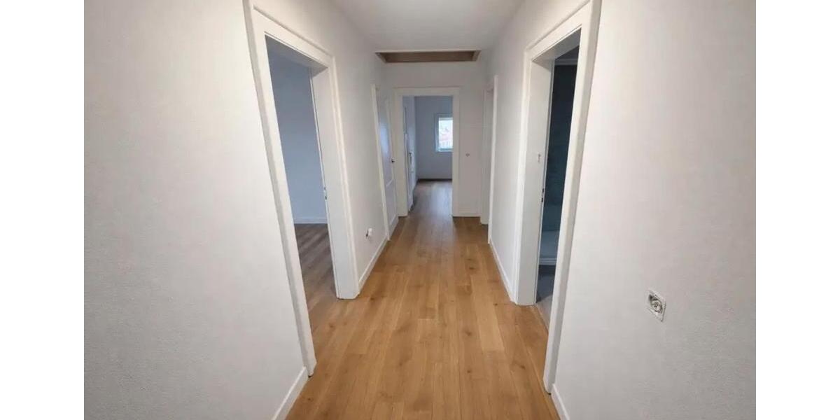Dachgeschoßwohnung Saarbrücken West - 4 Zimmer, 110 m&sup2;, 750&euro; | Angebot:25118115
