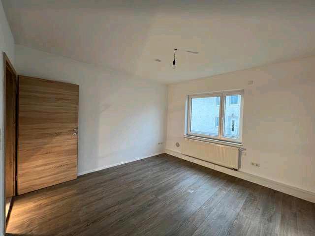 Helle Wohnung mit Balkon und Garage in Neumarkt-Sankt Veit 3 zimmer