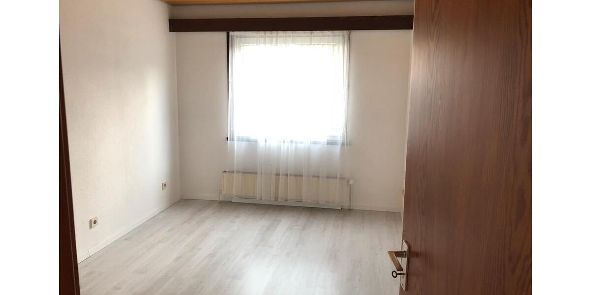 Wohnen auf Zeit Gummersbach - 8 Zimmer, 238 m&sup2;, 300&euro; | Angebot:24698416