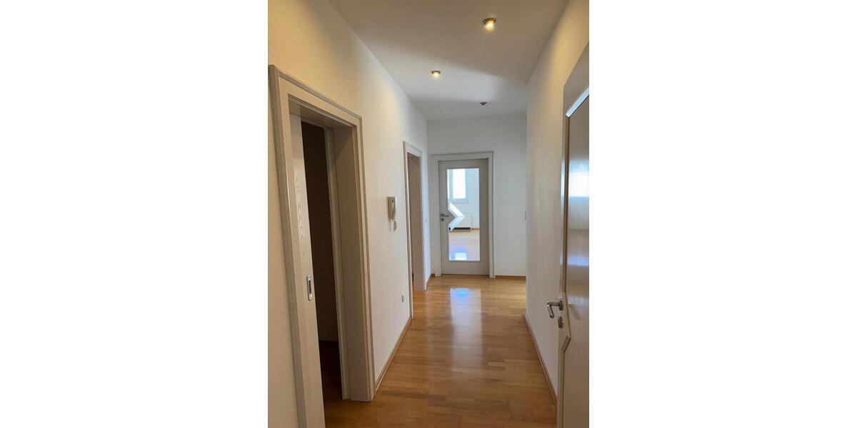 Dachgeschoßwohnung Schöllnach - 2 Zimmer, 88 m&sup2;, 600&euro; | Angebot:26101489