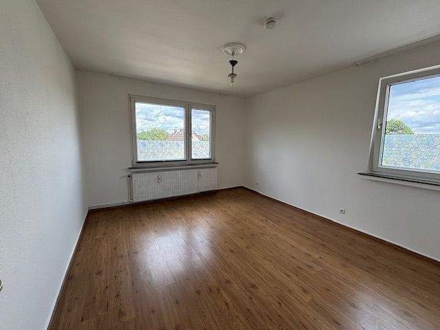 Etagenwohnung Oberhausen Stadtmitte - 3 Zimmer, 67 m&sup2;, 400&euro; | Angebot:24342023