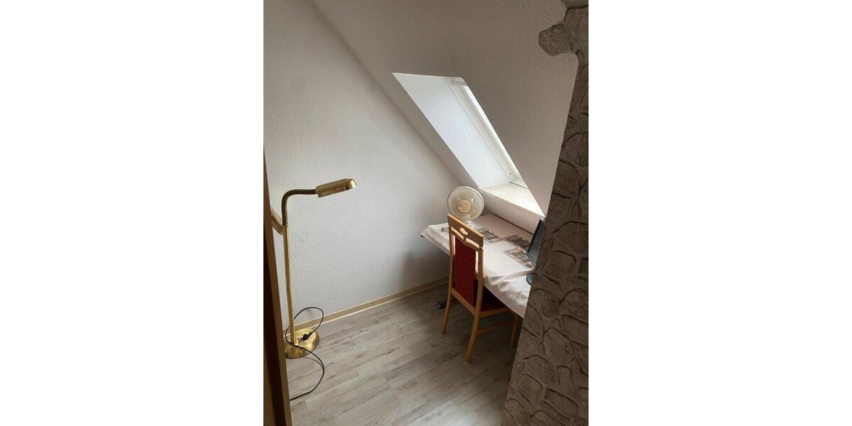 Dachgeschoßwohnung Lüder - 4 Zimmer, 116 m&sup2;, 950&euro; | Angebot:25903337