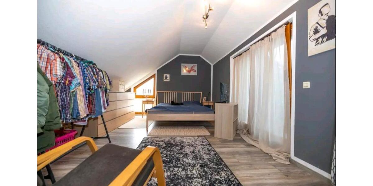 Dachgeschoßwohnung Niedereschach - 3.5 Zimmer, 90 m&sup2;, 900&euro; | Angebot:24730141