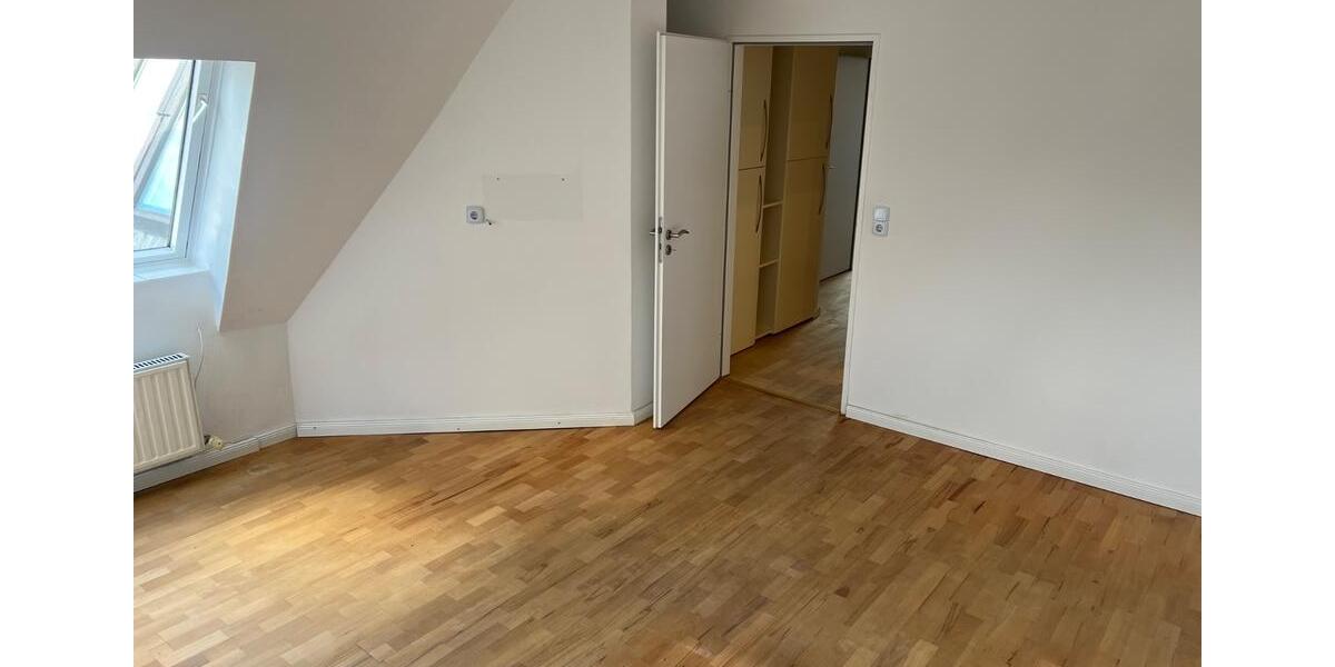 Dachgeschoßwohnung Berlin Mitte - 3 Zimmer, 100 m&sup2;, 1.525&euro; | Angebot:25649546