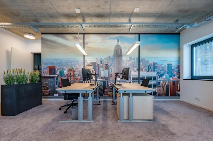 Komplett eingerichtetes und repräsentatives Design-Büro im Stahlwerk Becker mit vielen Extras