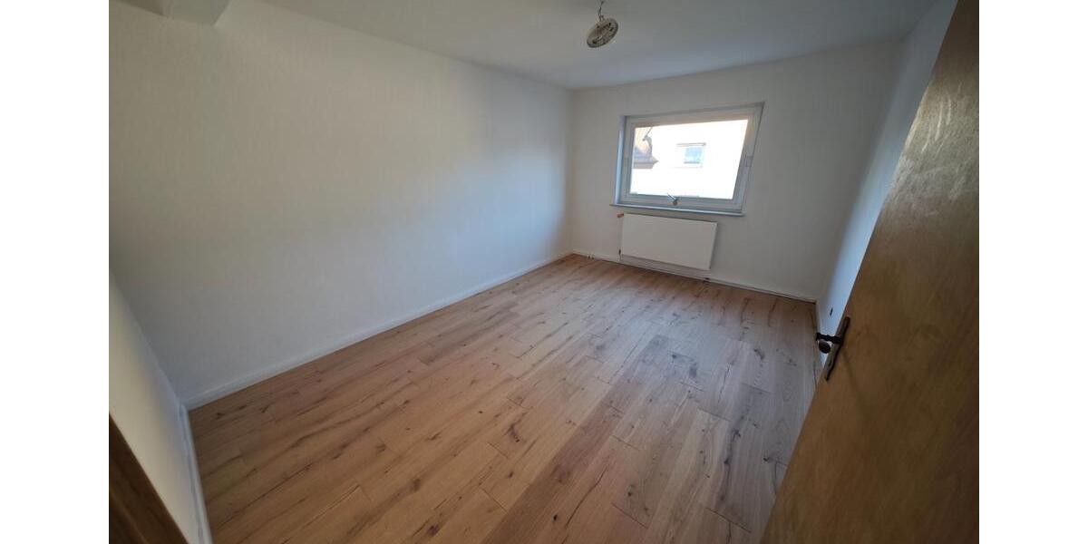 Gepflegte 4-Zimmer Doppelhaushälfte mit Garage in Hannover-Leinha 4 zimmer