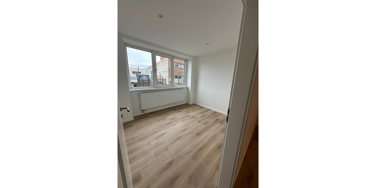 Hochparterre Hannover Nord - 4 Zimmer, 110 m&sup2;, 1.490&euro; | Angebot:26610280