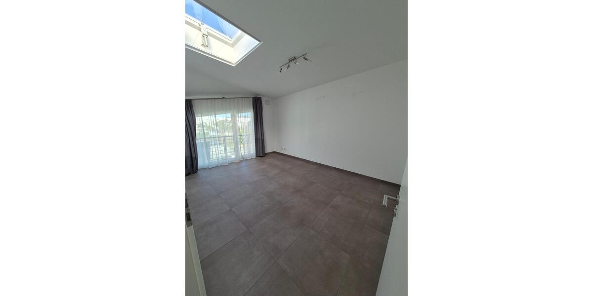 Dachgeschoßwohnung Sankt Augustin - 2 Zimmer, 96 m&sup2;, 1.344&euro; | Angebot:25796064