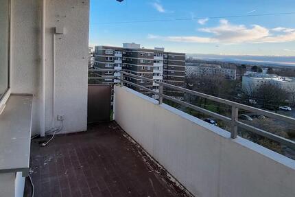 Renovierte 2-Zimmer-Wohnung mit Balkon und Aufzug in der Weststadt! zimmer