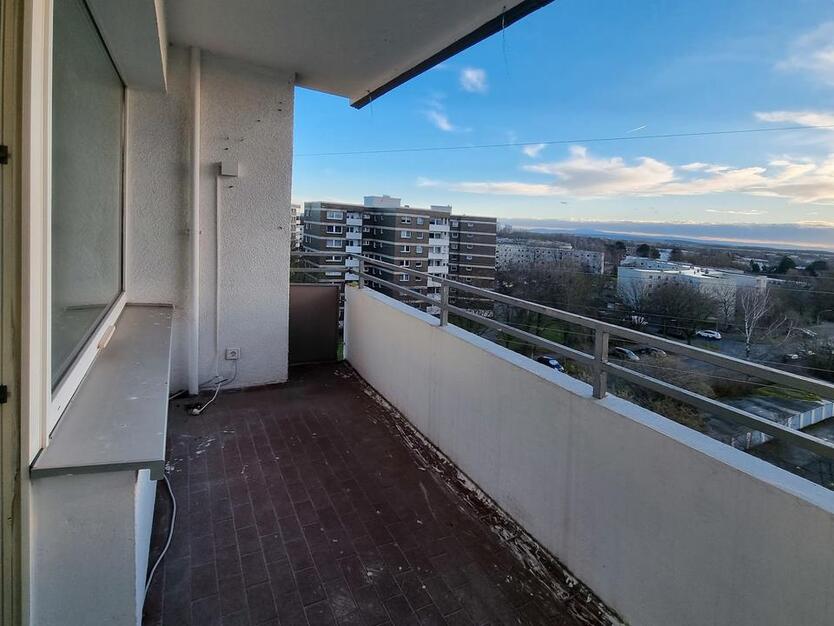 Renovierte 2-Zimmer-Wohnung mit Balkon und Aufzug in der Weststadt! zimmer