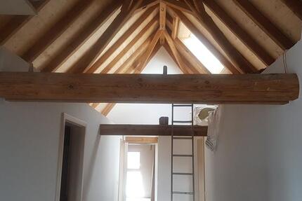 Sehr schöne 4 Zimmer DG Wohnung zu vermieten. 1 zimmer