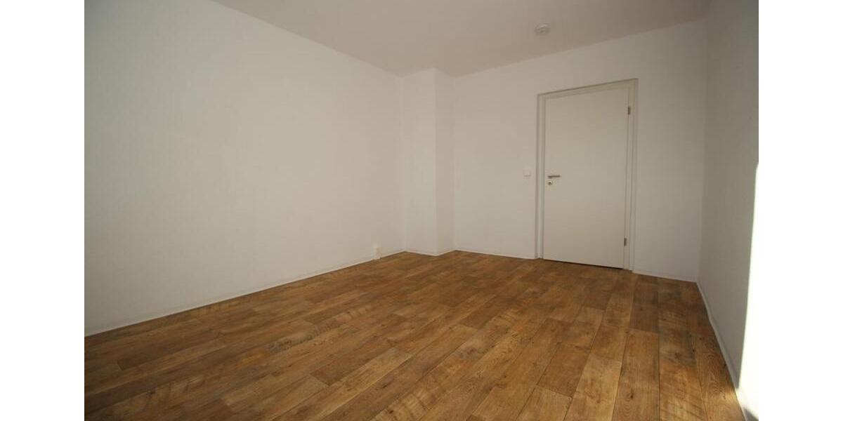 NEU RENOVIERT! **3-Zimmer-Wohnung mit neu saniertem Badezimmer im 1. OG zu vermieten** 3 zimmer