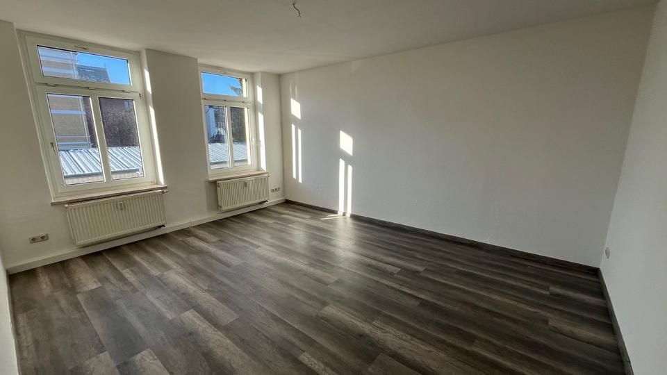 Hochparterre Werdau - 4 Zimmer, 90 m&sup2;, 475&euro; | Angebot:24417980