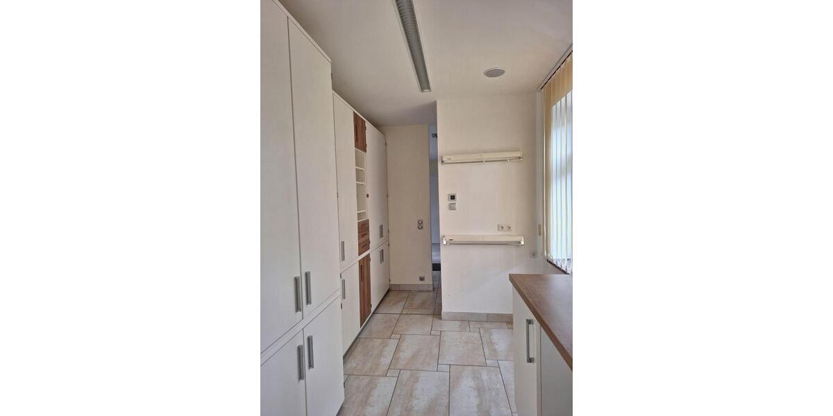 Dachgeschoßwohnung Zwickau - 2 Zimmer, 152 m&sup2;, 1.200&euro; | Angebot:26479906