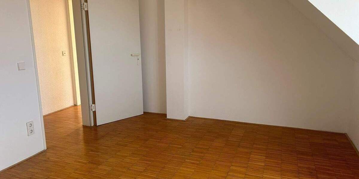 Etagenwohnung Weißenfels - 3 Zimmer, 109 m&sup2;, 800&euro; | Angebot:24990147