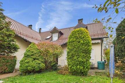 Gemütliche 2-Zimmer-Wohnung im Zweifamilienhaus - mit EBK, Süd-Balkon und Garage 2 zimmer