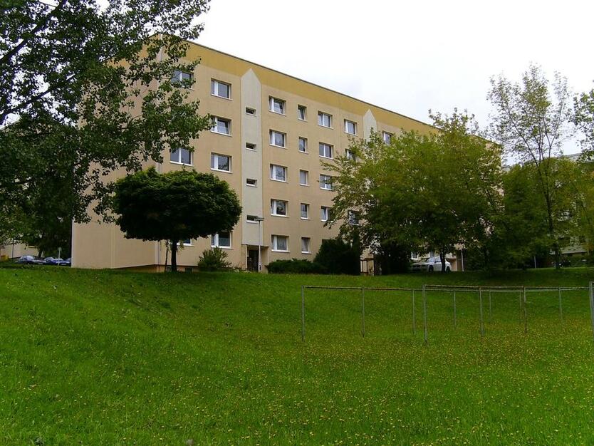 Preiswerte, modernisierte 4-Zimmer-Wohnung mit Balkon in Döbeln