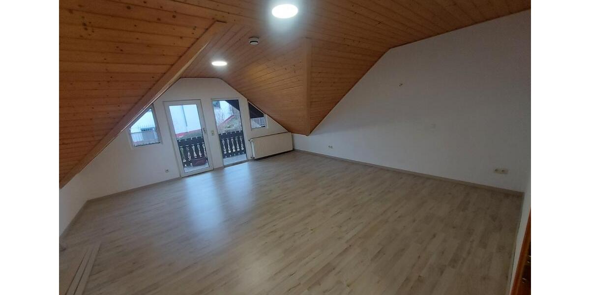 Dachgeschoßwohnung Poppenhausen (Wasserkuppe) - 3 Zimmer, 85 m&sup2;, 750&euro; | Angebot:25752097