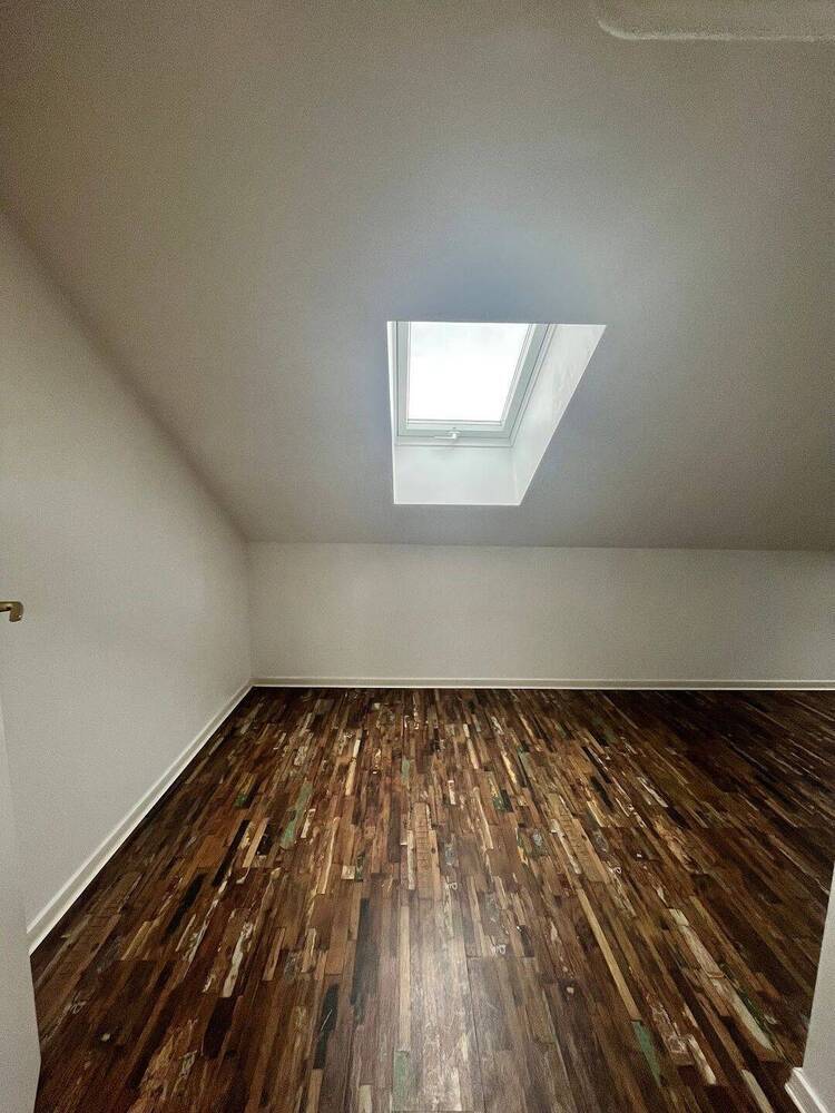 MT an CS zum 16.9.25 2 Zimmer Wohnung im Dachgeschoss in ruhiger Maintal Lage