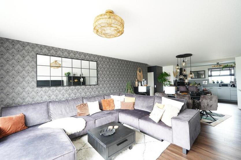 Exlusive neuwertige 3 Zi-Penthouse Wohnung, Einbauküche, Tiefgaragen- und Außenstellplatz