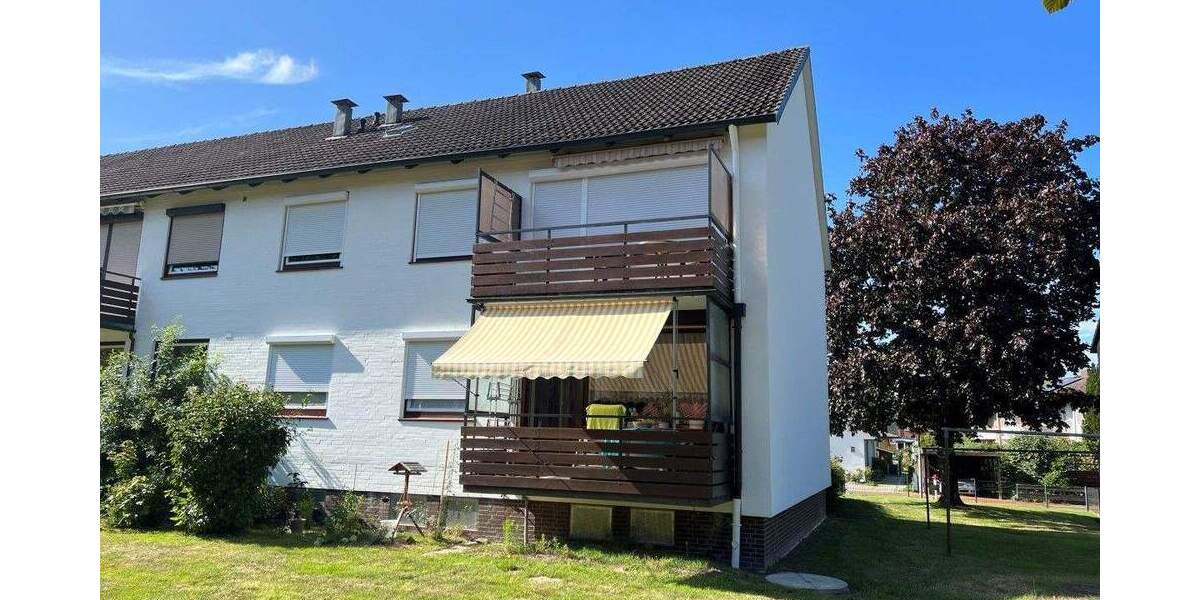 Attraktive 2 22 - Zimmer Wohnung im 1. Obergeschoss mit Süd- Balkon in gefragter Ortslage 4 zimmer