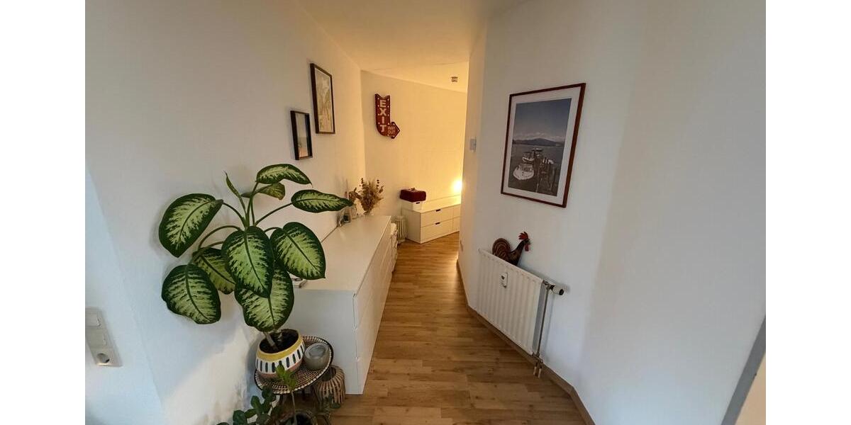 Dachgeschoßwohnung Bochum - 2.5 Zimmer, 65 m&sup2;, 370&euro; | Angebot:25175259