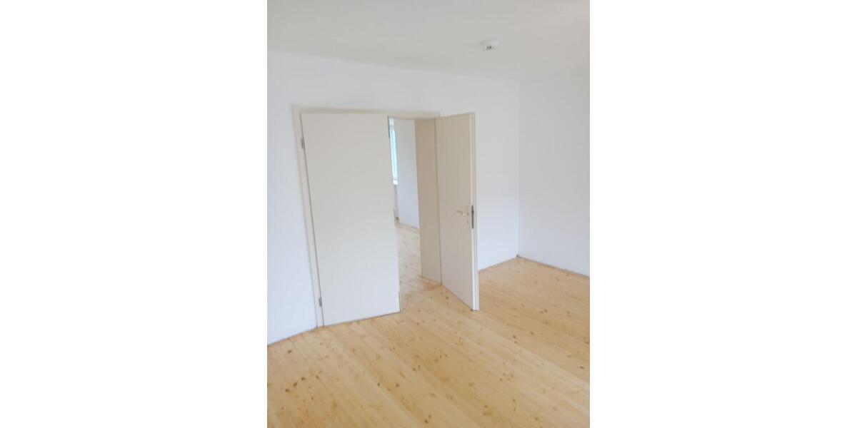 Etagenwohnung Holzkirchen - 3.5 Zimmer, 105 m&sup2;, 1.300&euro; | Angebot:25899379