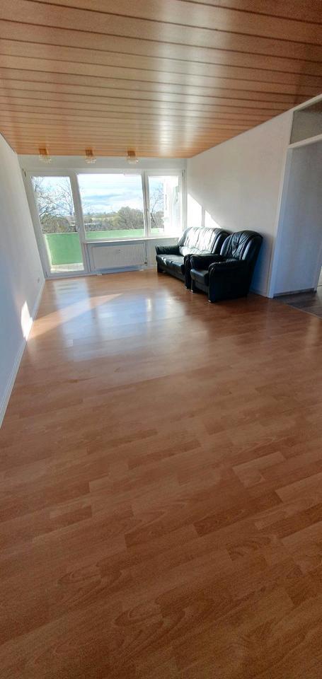 Frisch renovierte 3-Zimmer-Wohnung mit Einbauküche & 2 Balkonen i