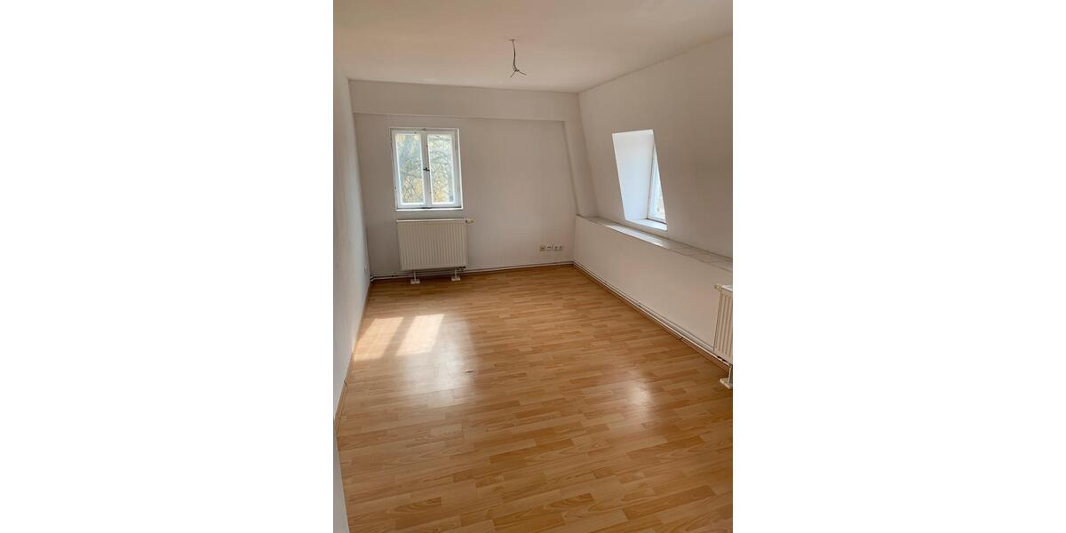 Dachgeschoßwohnung Neustadt in Sachsen - 1 Zimmer, 70 m&sup2;, 300&euro; | Angebot:25398144