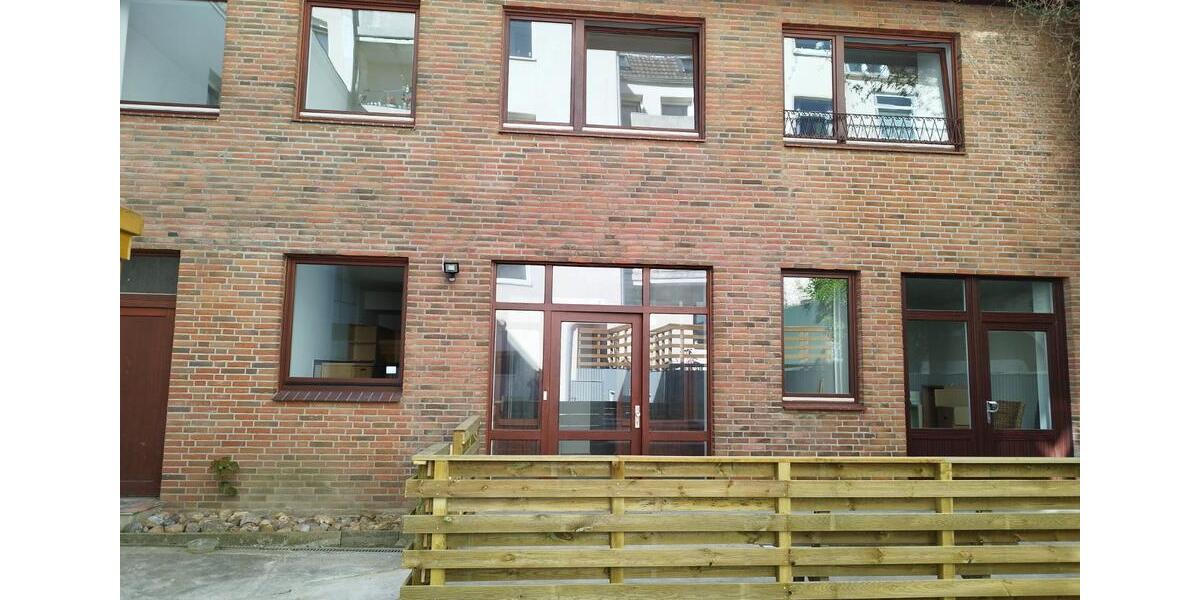 Arbeiten und Wohnen in ruhiger und zentraler Lage zimmer