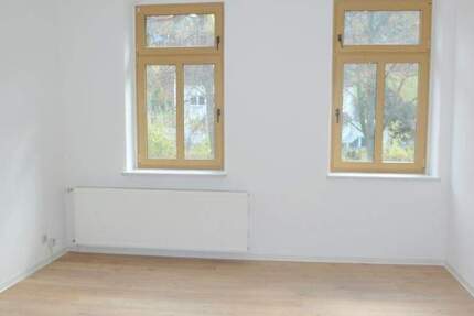 Erstbezug nach umfassender Renovierung * Sehr schöne 4-Zimmer-Wohnung mit Laminatboden 