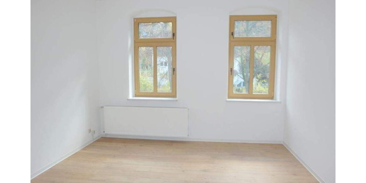 Erstbezug nach umfassender Renovierung * Sehr schöne 4-Zimmer-Wohnung mit Laminatboden 