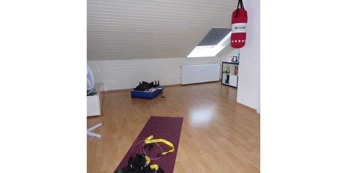 Etagenwohnung Rosbach vor der Höhe Rodheim - 7 Zimmer, 170 m&sup2;, 1.550&euro; | Angebot:24657672