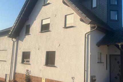 Haus Fronhausen - 7 Zimmer, 182 m&sup2;, 1.750&euro; | Angebot:27618237