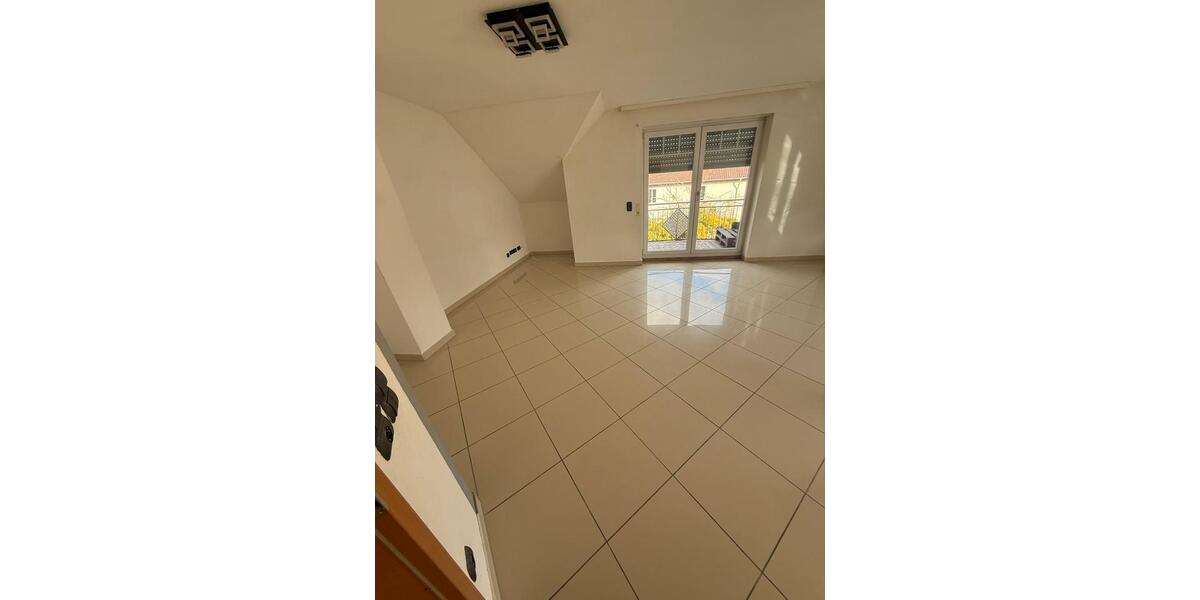 Dachgeschoßwohnung Geislingen an der Steige - 3 Zimmer, 77 m&sup2;, 850&euro; | Angebot:25945538