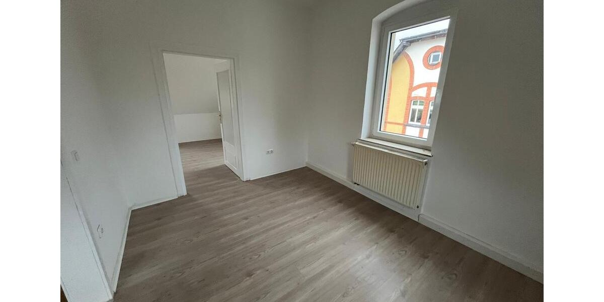 Dachgeschoßwohnung Gersdorf - 5 Zimmer, 130 m&sup2;, 900&euro; | Angebot:25717822