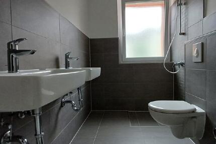 Geräumige 2-Zimmer-Whg mit Balkon in gedämmtem Haus zimmer