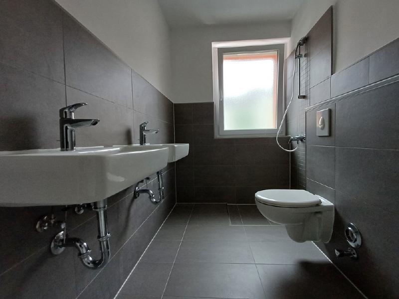 Geräumige 2-Zimmer-Whg mit Balkon in gedämmtem Haus zimmer