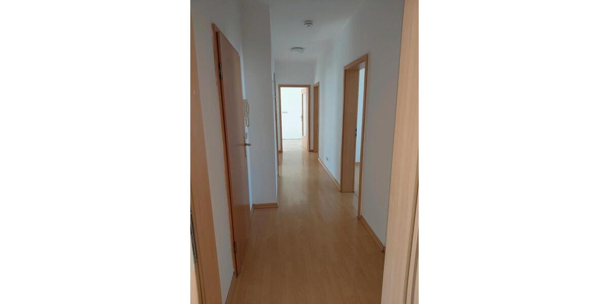Etagenwohnung Pegau - 4 Zimmer, 80 m&sup2;, 610&euro; | Angebot:26373824
