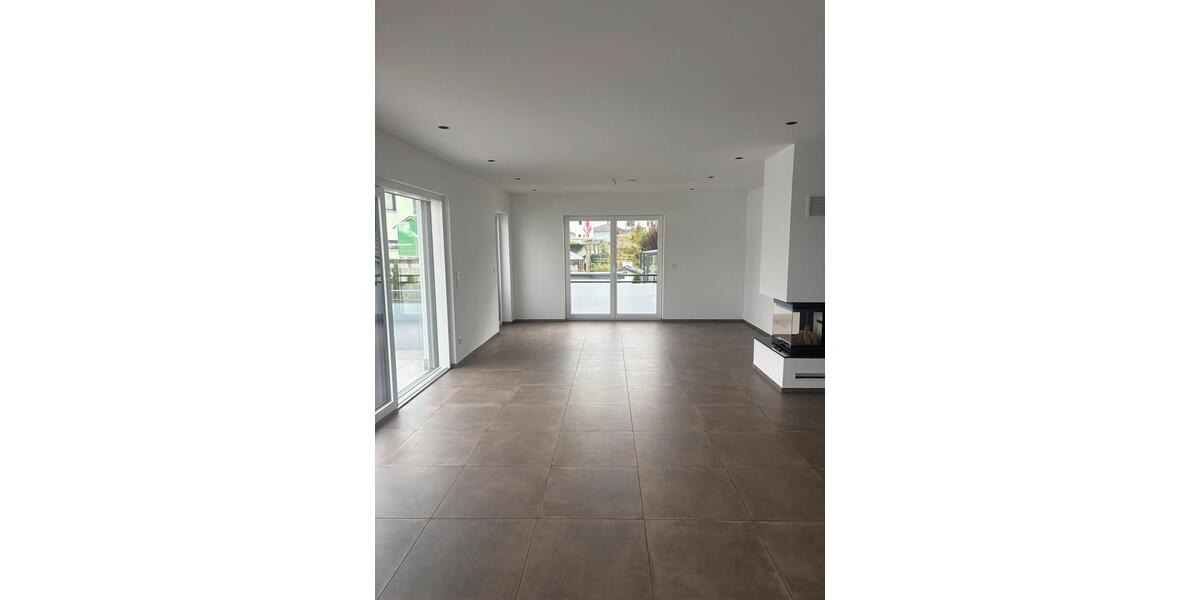 Etagenwohnung Köfering - 4 Zimmer, 140 m&sup2;, 1.700&euro; | Angebot:26534466