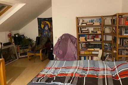 Dachgeschosswohnung in kleinem privaten Mietshaus 1 zimmer