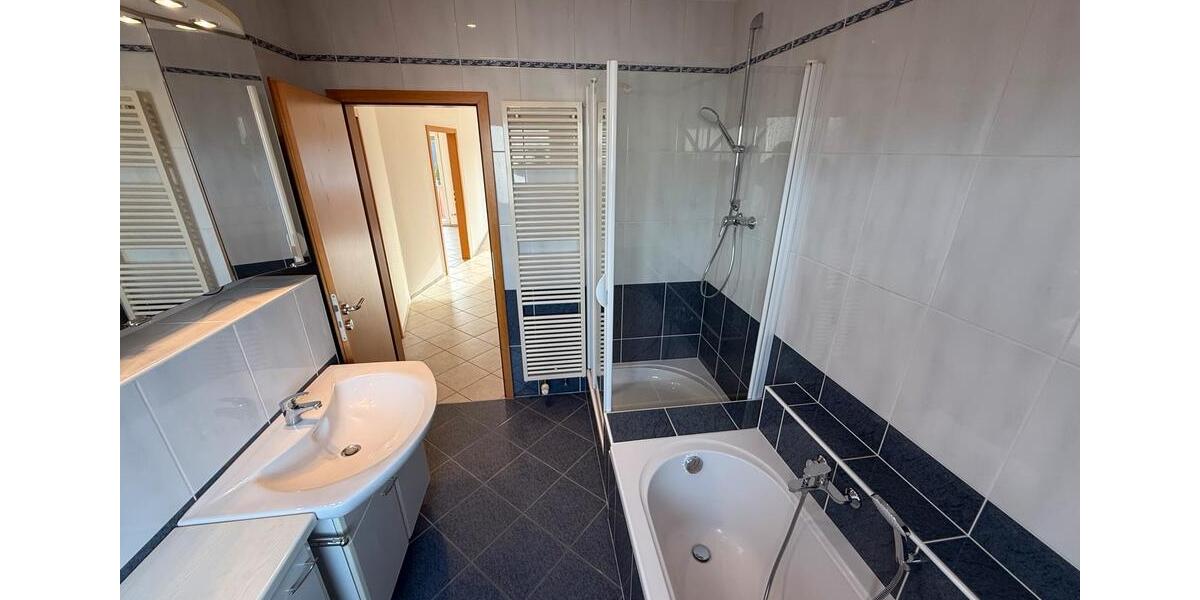 Einfamilienhaus Schwebheim - 6 Zimmer, 165 m&sup2;, 2.390&euro; | Angebot:24820196