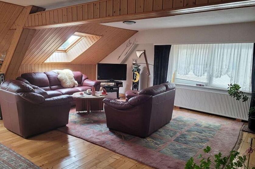 220qm - 8 Zimmer - 2 Bäder Wohnung zu vermieten