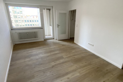 Einziehen und wohlfühlen! 2-Zimmer-Wohnung, Erstbezug nach Sanierung, Einbauküche zimmer