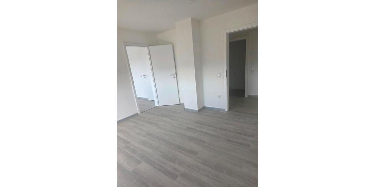 Dachgeschoßwohnung Saarbrücken West - 4 Zimmer, 105 m&sup2;, 800&euro; | Angebot:25869330