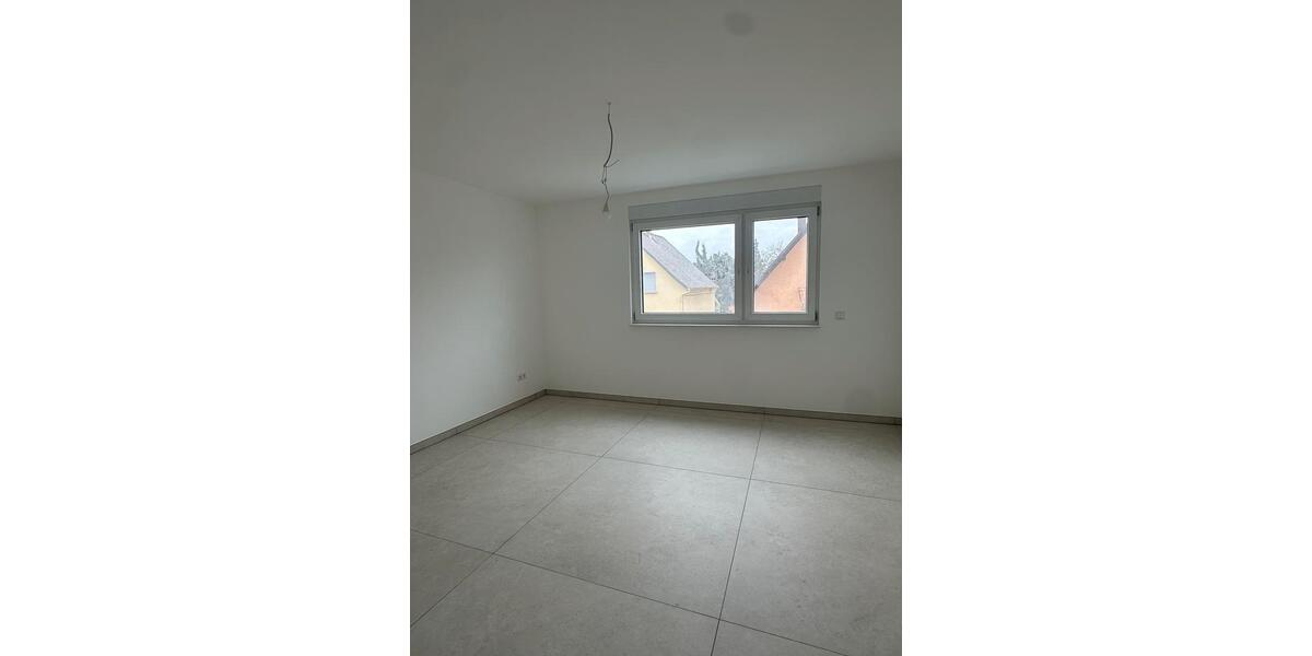 Etagenwohnung Bruchsal - 3 Zimmer, 100 m&sup2;, 1.250&euro; | Angebot:25305304