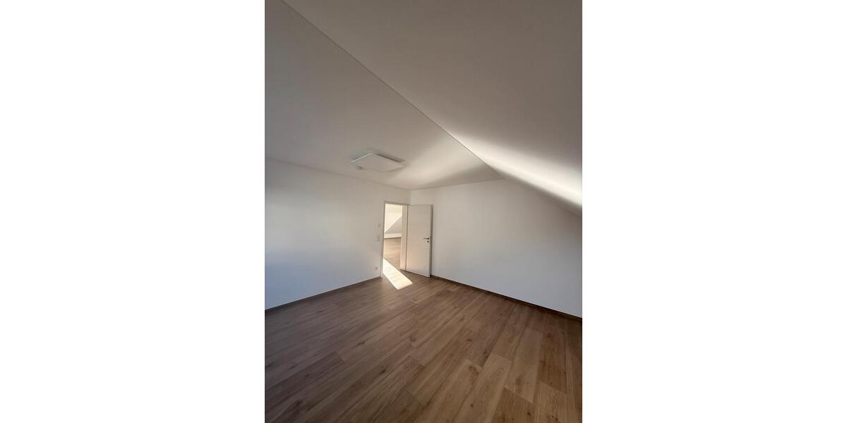 Dachgeschoßwohnung Breuberg - 4 Zimmer, 114 m&sup2;, 1.200&euro; | Angebot:26577804