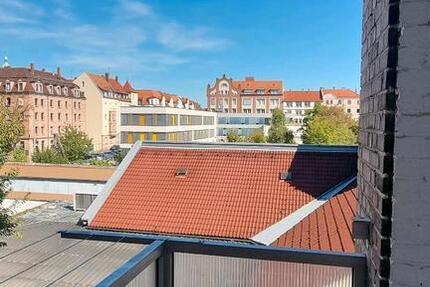 Renovierte 2 Zimmer Wohnung mit Balkon und großer Küche zimmer